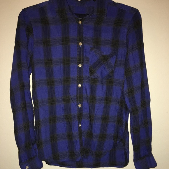 A dark blue flannel - Picture 1 of 1